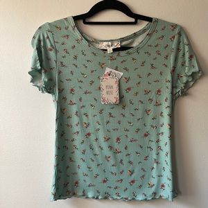 Pink rose floral short sleeve tee in large